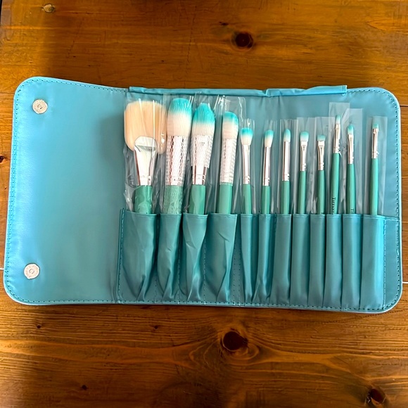Other - Makeup brushes